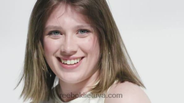 Reebok klasikinis grafinis viršelis FTYF8672 klasikinis baltas moterys